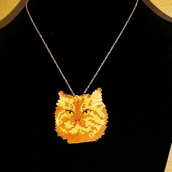 Long Hair Tabby Cat Handcrafted Beaded Pendant Necklace Convertible to Brooch - Picture 1 of 5